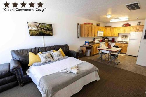 Maple Canyon~waffles~kitchen~wash+dry