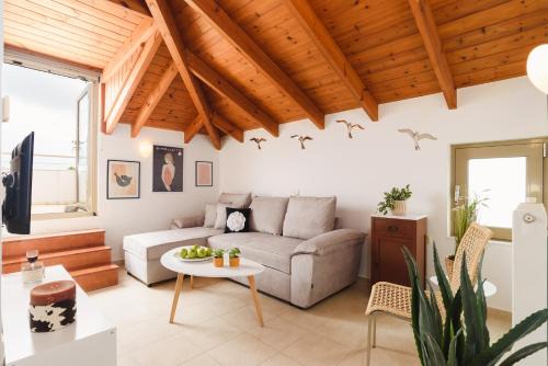 Marilena Mare Seaside & Jacuzzi House 50meters from sea