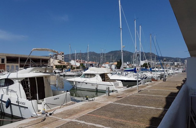 Marina 2
