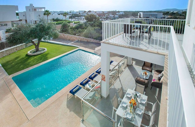 Marinella Blanca - Three Bedroom Villa, Sleeps 6