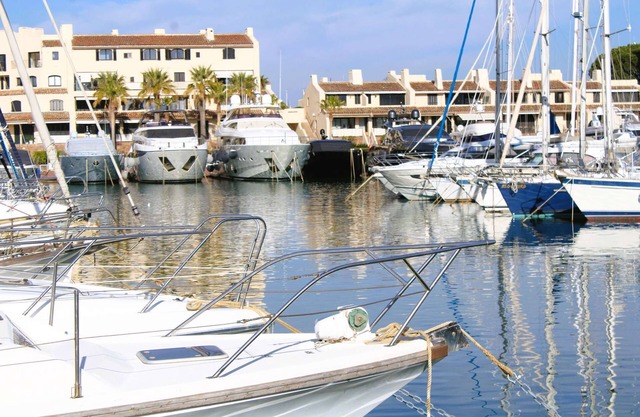 MARINES DE COGOLIN/BRIGANTINE: Lovely 1-bedroom apartment with sea and marina view