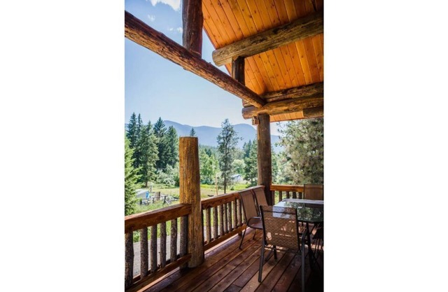 Martin City Log Cabin, just a hop away from Glacier National Park