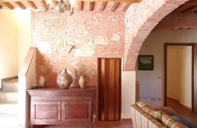 Martin Pescatore, Gorgeous Rustic Tuscan Farmhouse