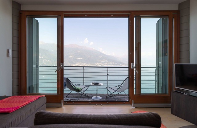 Martina's Amazing View, 2BR with patio by Halldis