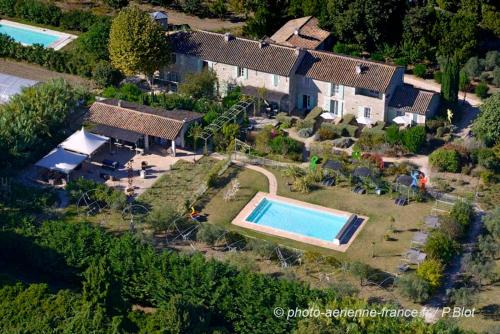 MAS DES FIGUES -très calme-Certifié Biologique FRBio10-jardin naturel écologique vivant-piscine 12x6-Copieux brunch paysan méditerranéen du jardin cuisine maison huile d'olive-Agritourisme-Alpilles-Saint Rémy de Provence-du 30 avril au 20 septembre 2026-