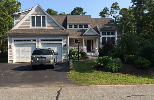 Mashpee Vacation Home. Walking distance to South Cape Beach. 3-5 Bdrm. 2.5 Baths