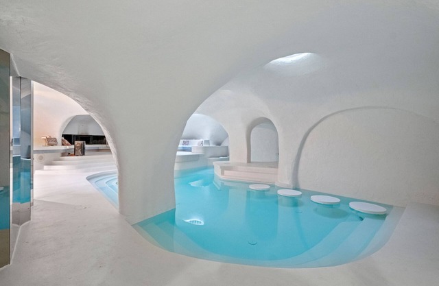 Massive Home w/Sauna, Pool, Hot Tub, Fireplaces