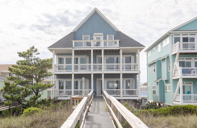 MASSIVE oceanfront home perfect for families!