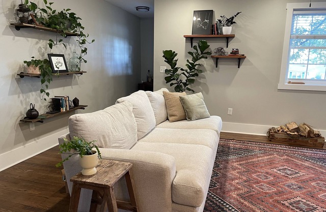 -MASTERS RENTAL- 4 bed/2 bath