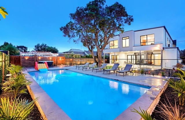 MAX Entertain Beachside Retreat - New Build Home in Mornington with Amazing Pool