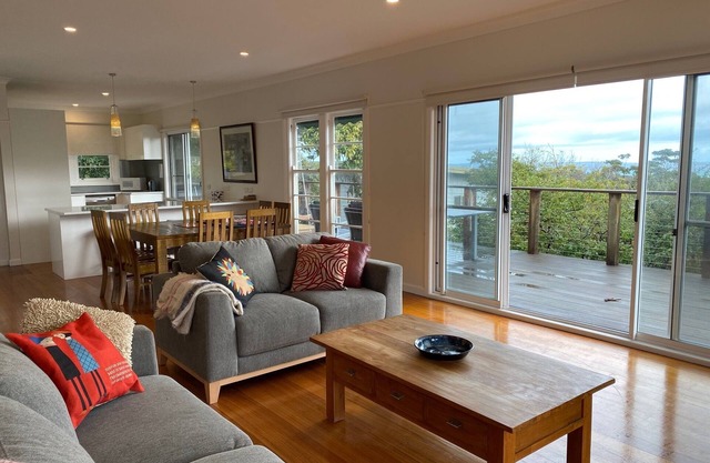 McCrae, the perfect stay. Short walk to beach plus beautiful bay views