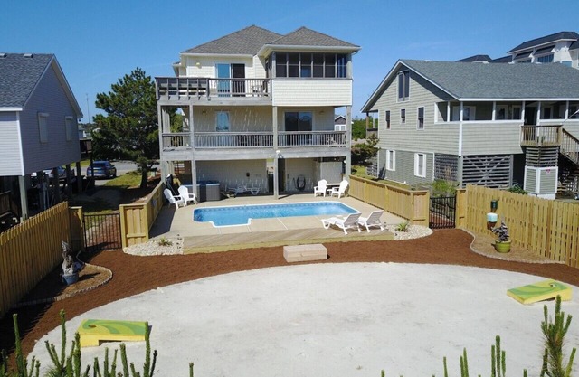 McLovin:Oceanside, private pool, hot tub, dog-friendly & short walk to the beach