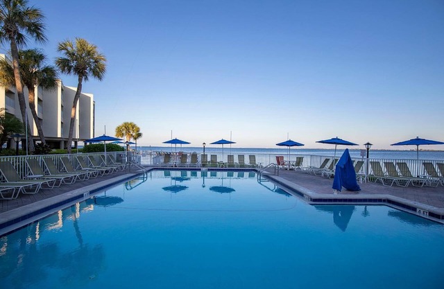 Medical Travel 1BR - Partial Bay Views & Pool