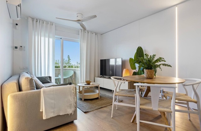 Mediterranean apartment 400m La Pineda beach