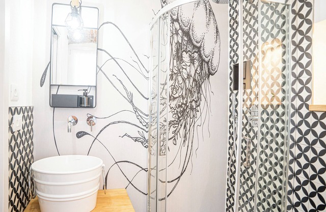 MEDUSA ROOM With Private Bath City Centre| PVT PARK