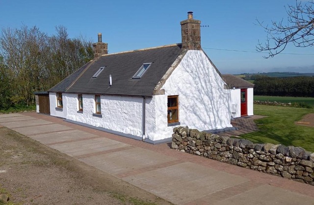 Meikle Aucheoch Holiday Cottage, plus Hot Tub, Near Maud, in the heart of Aberdeenshire