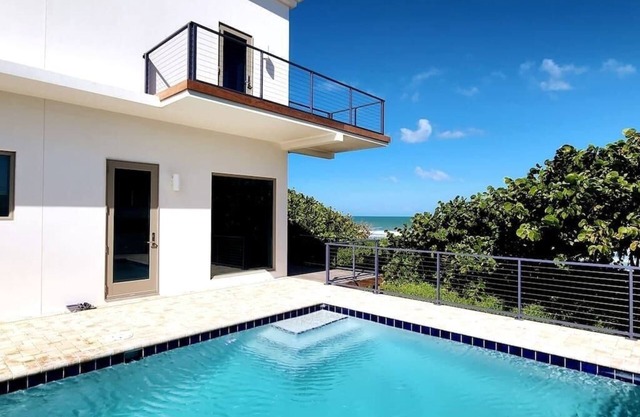 Melbee's TideHouse - Jetstream Pool - Direct Ocean