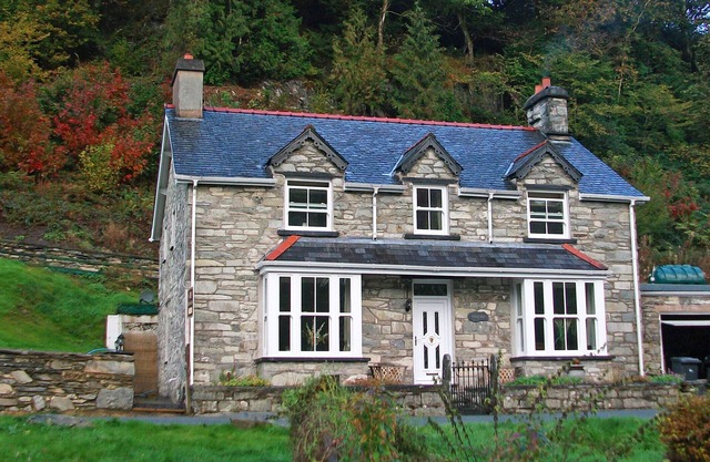 Melin Pandy - Four Bedroom House, Sleeps 10