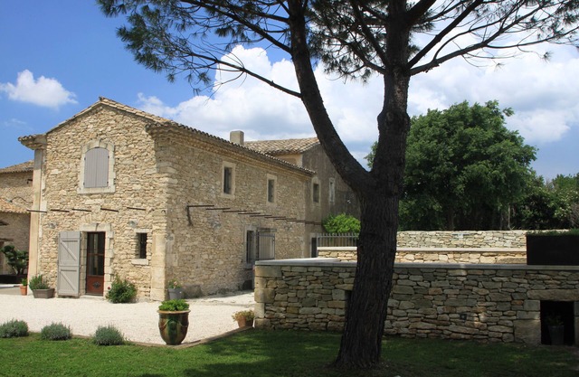 Menerbes old stone wine cellar with secure pool & fenced garden