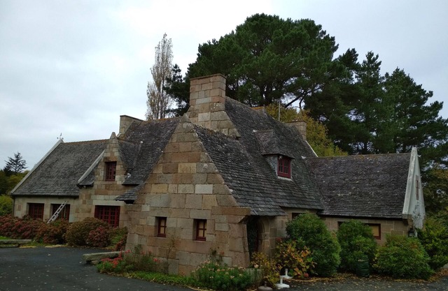 Menn Coz - large, well-secluded character house with large garden (1ha)