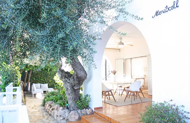 Meritxell seafront villa