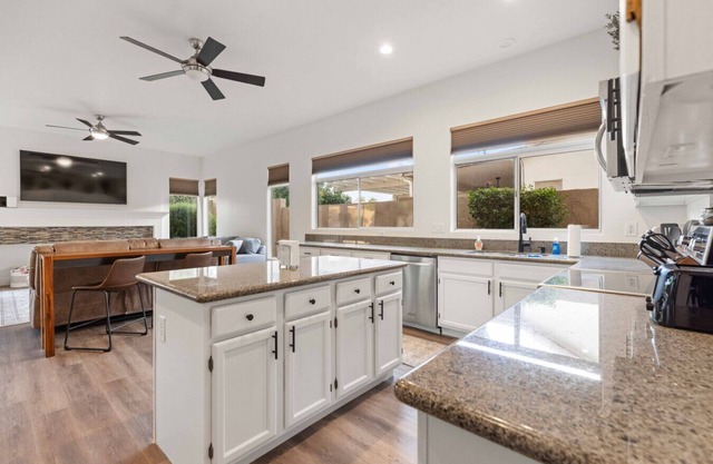 Mesa Arizona Oasis w/Pool, BBQ & Vaulted Ceilings