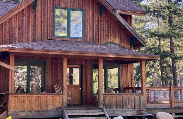 Methow Dog Cabin-Dog Friendly home between Winthrop&Mazama!