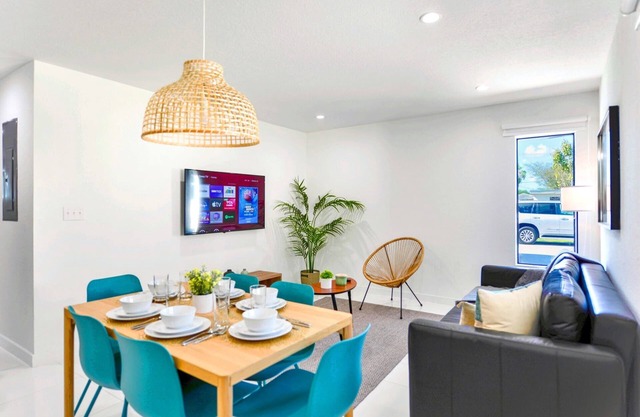 Miami Duplex w/Free Parking – 10 Min to Wynwood