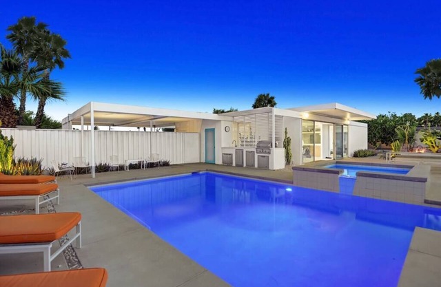 Mid-Century Steel Oasis in Palm Springs