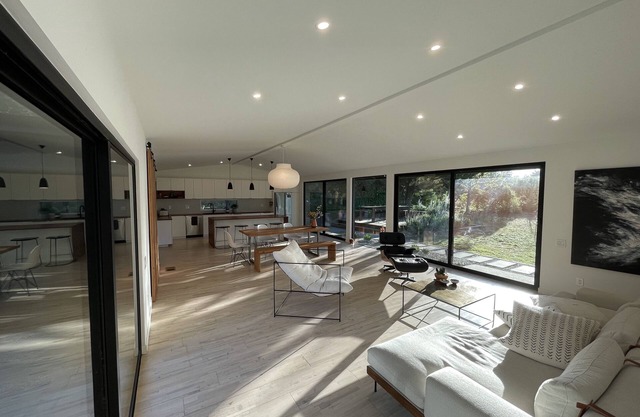 Midcentury Modern Gem with panoramic mountain and ocean views