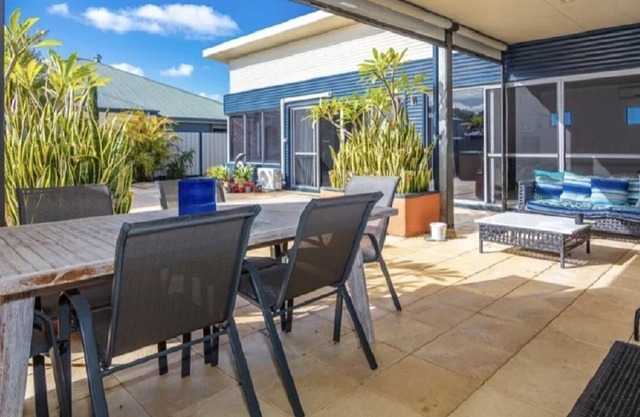 Middleton: 3 BR, 2 BA House in Jurien Bay, Sleeps 8