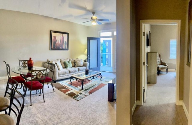 Midtown Oasis - Pool and Private Balcony