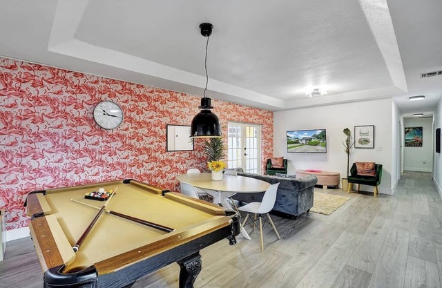 Midtown | Pool Table | Sleeps 14