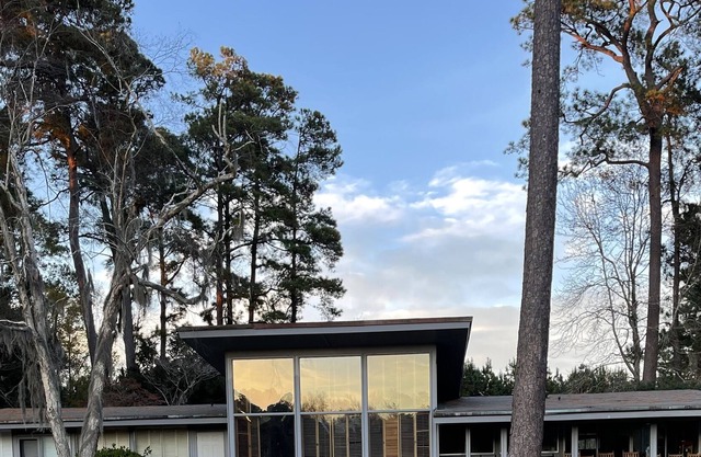 Mill Pond Retreat- unique stay for up to 20 guests