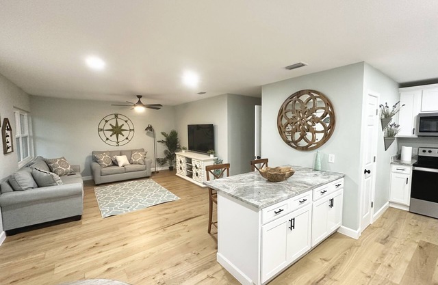 Milton's Remodeled Cozy Retreat- 30min to Beaches and 4 min to Blackwater River