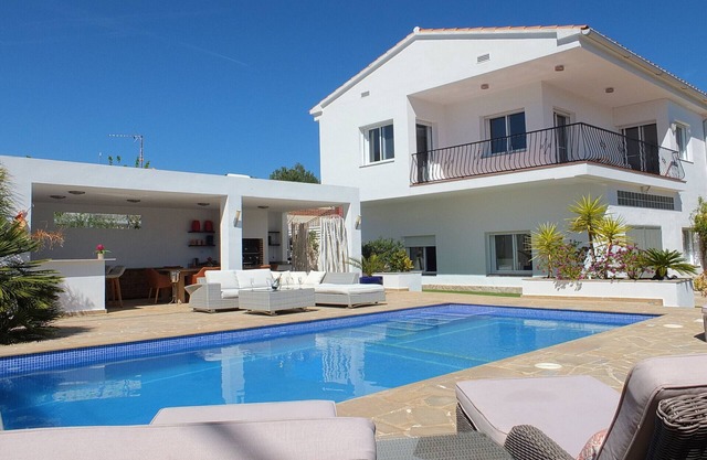 Mimosa large villa ideal for families to share
