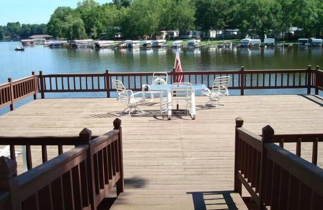 Min 30 Day Rental - w/Access to Deck, 1 Canoe and 4 Kayaks, Boatlift, Swimming