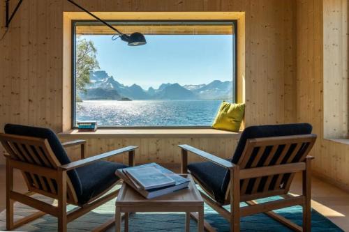 Minkfarmen, Spacious seaside cabin with scenic view