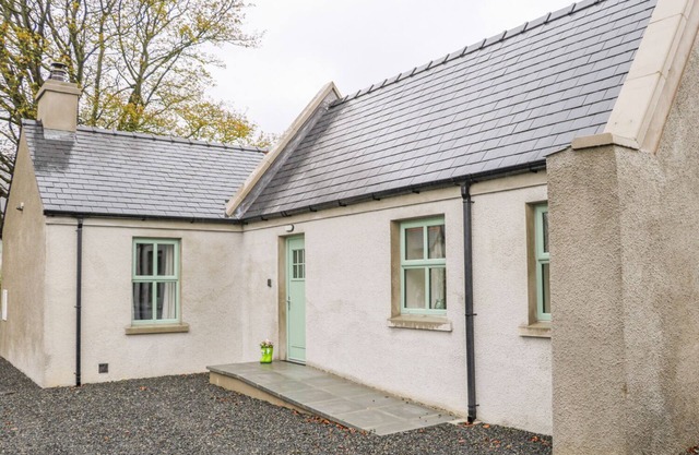 MINNIE'S COTTAGE, KILLEAVY, with open fire in Newry, Northern Ireland