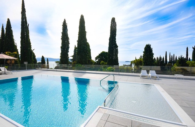 Minnie - spacious apartment in Gardone Riviera