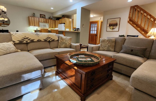 Minutes from Petoskey & Harbor Springs-close to beaches, skiing & more!