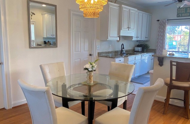 Minutes to the Beach 5 Bed 4 Bath Pool House, Stunning Marsh View