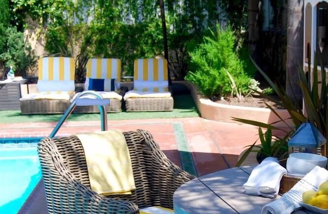 Minutes to Vermont Triangle Pocket Park! Pets Allowed, Onsite Pool, Parking!