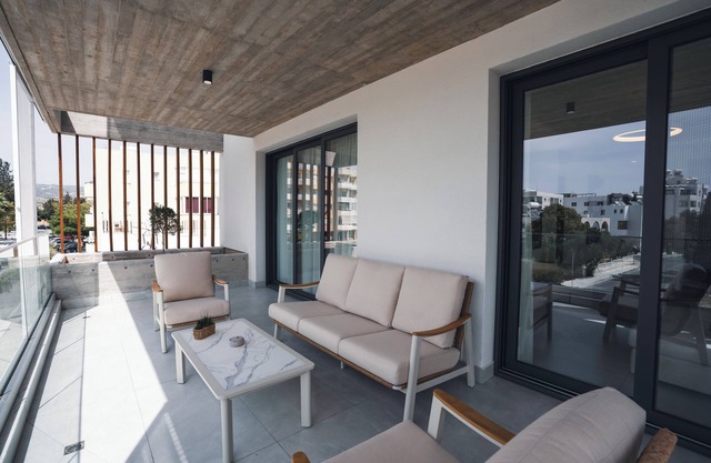 Mira Paphos - 2bdr Apt with Private Terrace