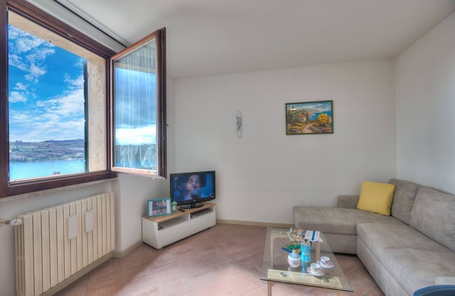 Mirabella Lake View & private parking, Salò, Italy