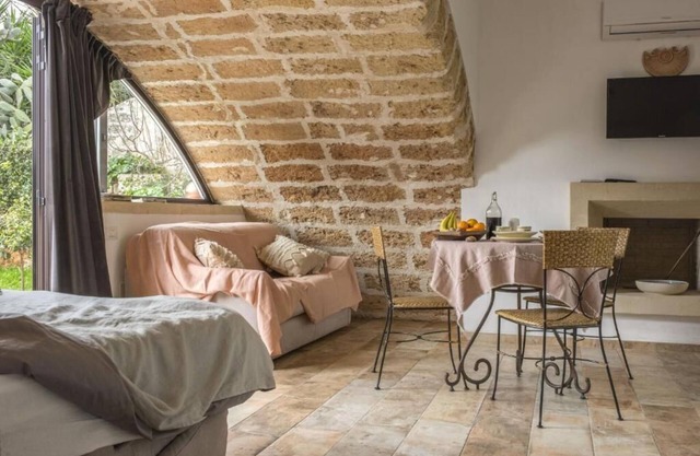 MIRTO -monolocale with private hot tub nestled in the greenery of Salento