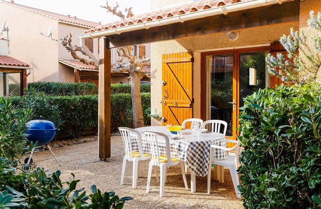 MM42 : 3-room villa with terrace and WLAN