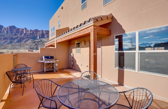 Moab Townhome w/Patio, Near Arches National Park!