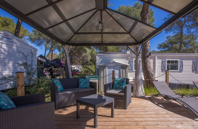 Mobil Home Vacances with Shared Pool, Private Terrace and Wi-Fi