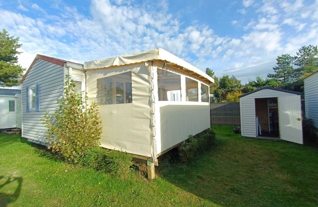 Mobile home in campsite with swimming pool